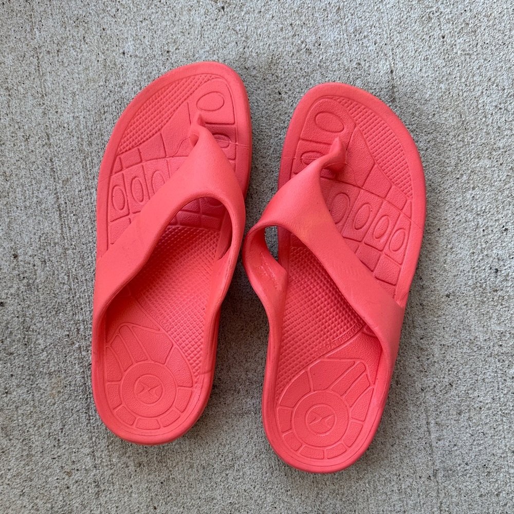 LyncoWomen's Sandals in Bright Coral